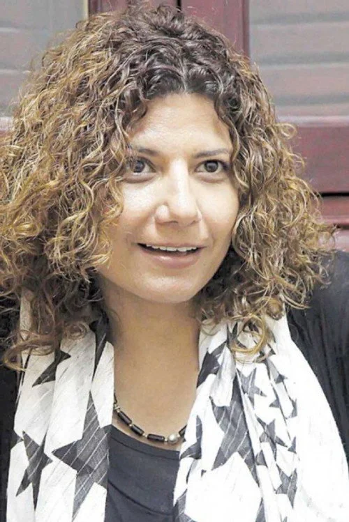 صورة مونيا فتح الباب